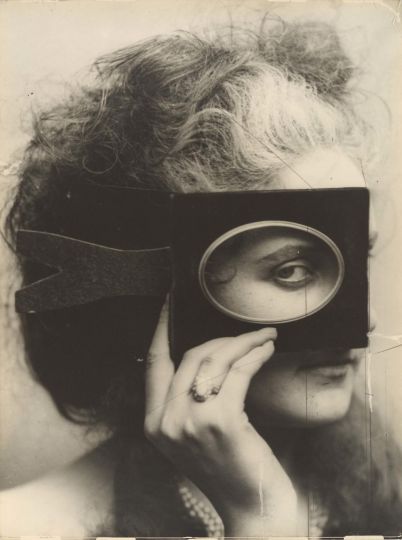 Pierre-Louis Pierson, Scherzo di Follia (The Countess of Castiglione), 1863 ca., France - Courtesy Ettore Molinario Collection
