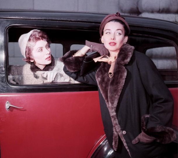 The Two Sisters, Suzy and Dorian, For ELLE Winter Collection, Paris 1953 © Archives Georges Dambier