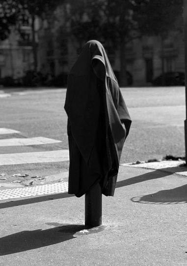 93) Clovis Bataille, Untitled (Clothe on role), 2025 © Collezione Ettore Molinario, Milano - © Clovis Bataille