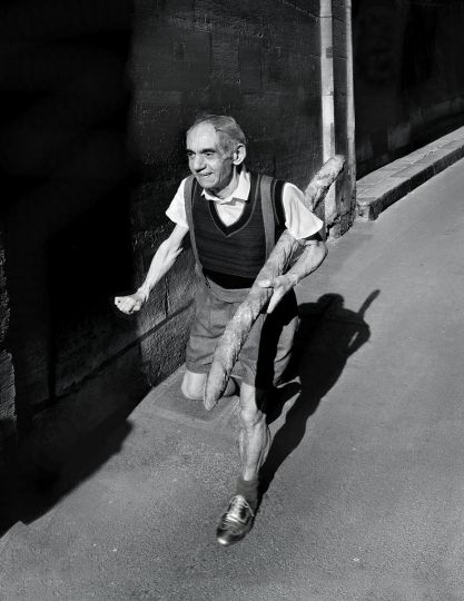 Hommage à Willy RONIS, « Le petit Parisien, 1952 », 2014 © Catherine BALET / Courtesy Galerie Bigaignon « Looking for the Masters » En collaboration avec Ricardo Martinez Paz.