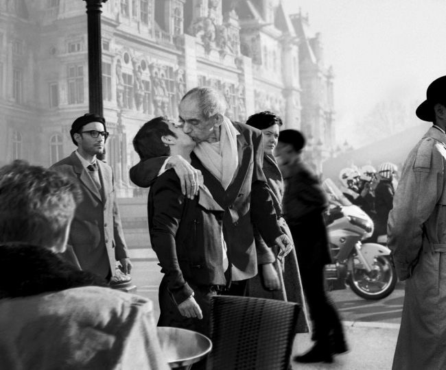 Hommage à Robert DOISNEAU, Le Baiser de l'hôtel de ville, 1950, 2014 © Catherine BALET / Courtesy Galerie Bigaignon « Looking for the Masters » En collaboration avec Ricardo Martinez Paz.