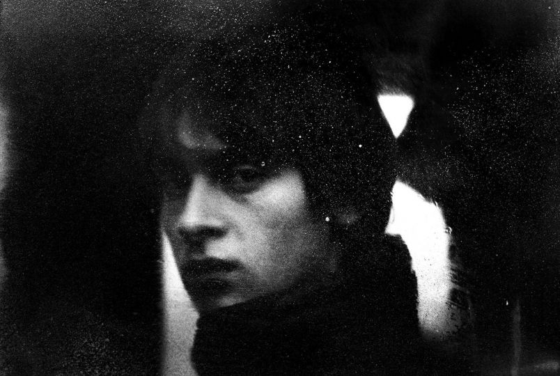 Behind the glass, Minsk, 2005 © Alexandra Catiere - Courtesy Prix Niépce Gens d'images 2026