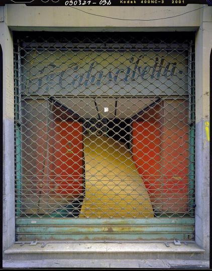 store front of an abandoned shop in Parlermo, Sicily © Harf Zimmermann - Courtesy Chaussee 36