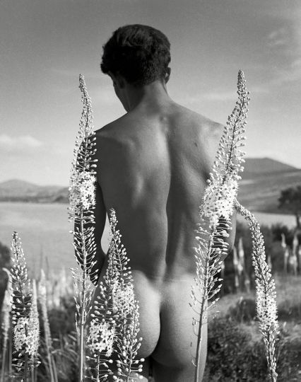 Herbert List - Nude with Desert Candle. Hammamet, Tunisia, 1933 © Herbert List/Magnum Photos