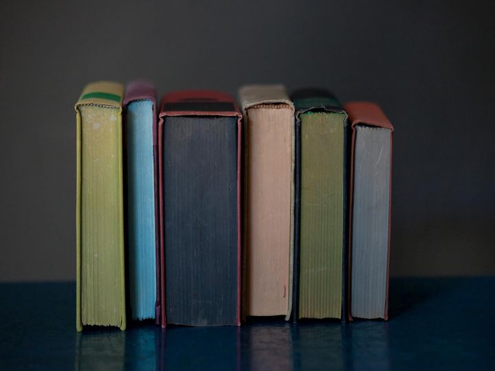 Reading November #13 © Mary Ellen Bartley - Courtesy Yancey Richardson