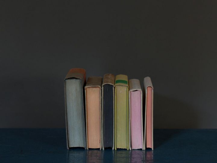Reading November #9 © Mary Ellen Bartley - Courtesy Yancey Richardson