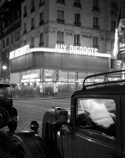 Place Pigalle. Café 