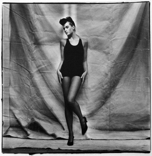 Nigel Scott, Alaia with Bathing Suit, 1986 © Nigel Scott – Courtesy Corkin Gallery