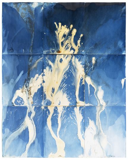 Meghann Riepenhoff, Radiation évolutive n° 1 (Hanford Reach, Washington, États-Unis, 23.05.2025, eau de rivière, femme de référence, agent réducteur), 23 mai 2025, série State Shift [Changement d’état], 2024-2026, cyanotype dynamique unique. Avec l’aimable autorisation de l’artiste.