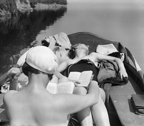 Madeleine Messager et Michèle Verly, Aix-les-Bains, mai 1928 vue droite d’un négatif stéréoscopique sur plaque de verre 6x13cm