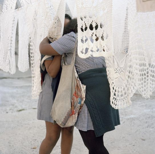 Hugging at the courts © Laura Pannack