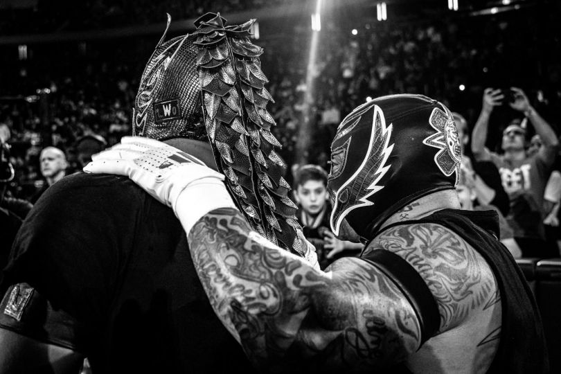 Luchador Huddle - Ringside © Abigail Ekue Photography