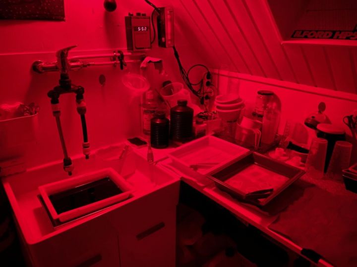 Mes recherches argentiques écologiques dans mon petit laboratoire Daix © Jacques Revon