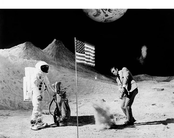 Terry O'Neill, Bond on the moon, 1971 - Courtesy Holden Luntz Gallery