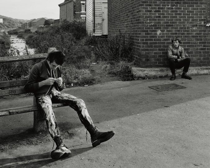 Whippet and Richard, Skinningrove, North Yorkshire, 1982 © Chris Killip Photography Trust / Magnum Photos