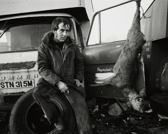 Alan and a dead deer, Seacoal camp, Lynemouth, Northumberland, 1984 © Chris Killip Photography Trust / Magnum Photos