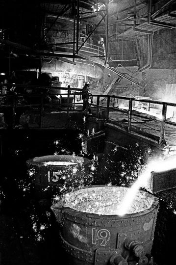 Molten Iron, Shelton Bar Iron Works, Stoke-on-Trent, 1978. © Janine Wiedel
