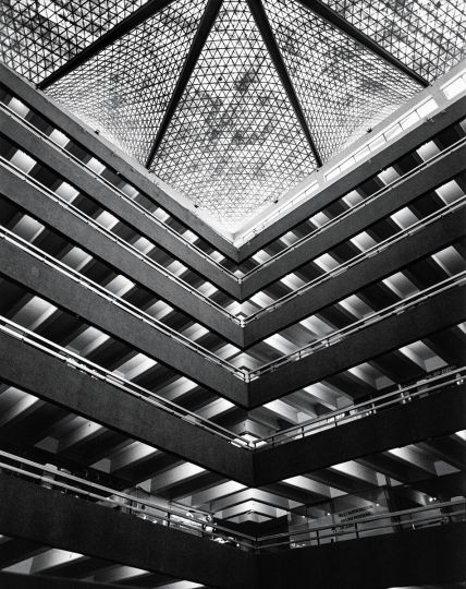 © Sebastián Thomas - Pyramid of the sun - Courtesy Editorial RM
