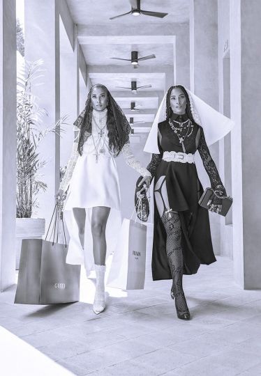 Sisters Are Doin'It for Themselves © Lyall Aston - Courtesy Dolly and Oz Presents 