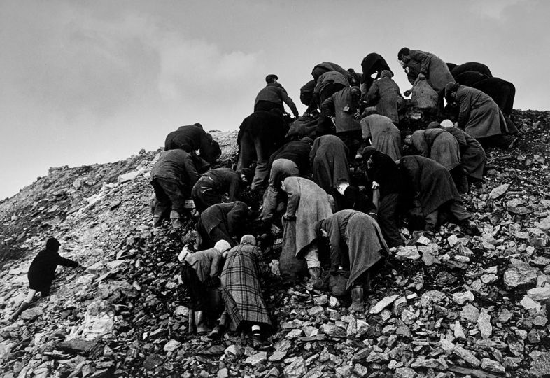 Sunderland, North East of England 1962’. Coal scavengers working on a mound. Part of the grafters collection. © Colin Jones /TopFoto